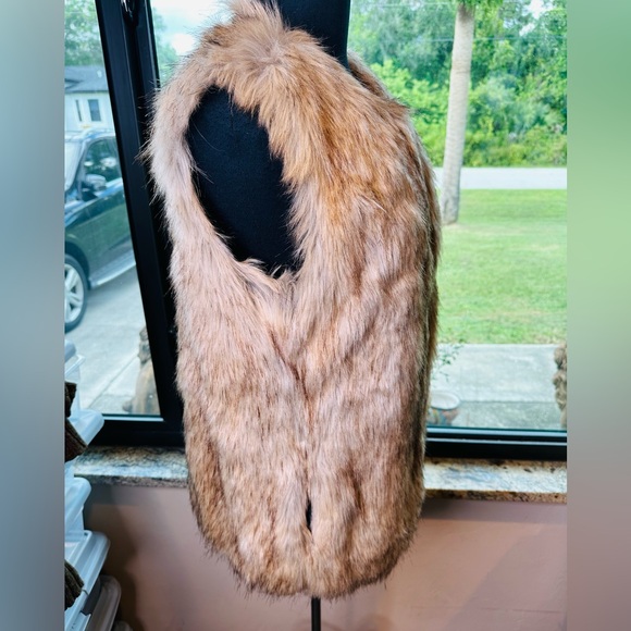 Zara Trafaluc Outerwear Collection Faux Fur Vest Size Medium - Picture 3 of 7